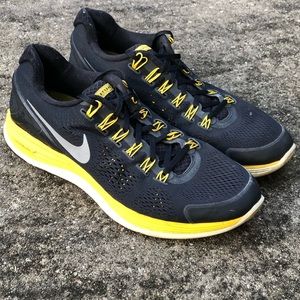 Men’s NIKE Livestrong SHOES size 12